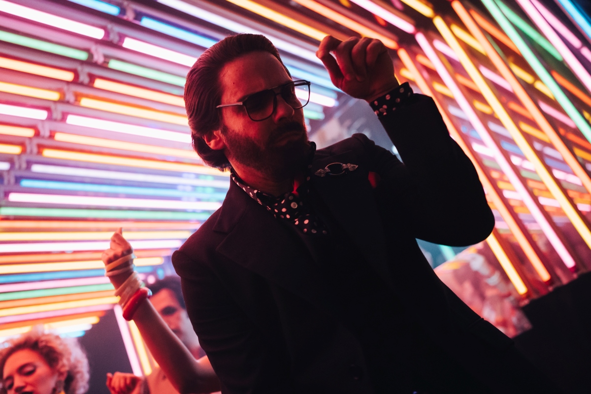 Daniel Brühl ako dizajnér Karl Lagerfeld