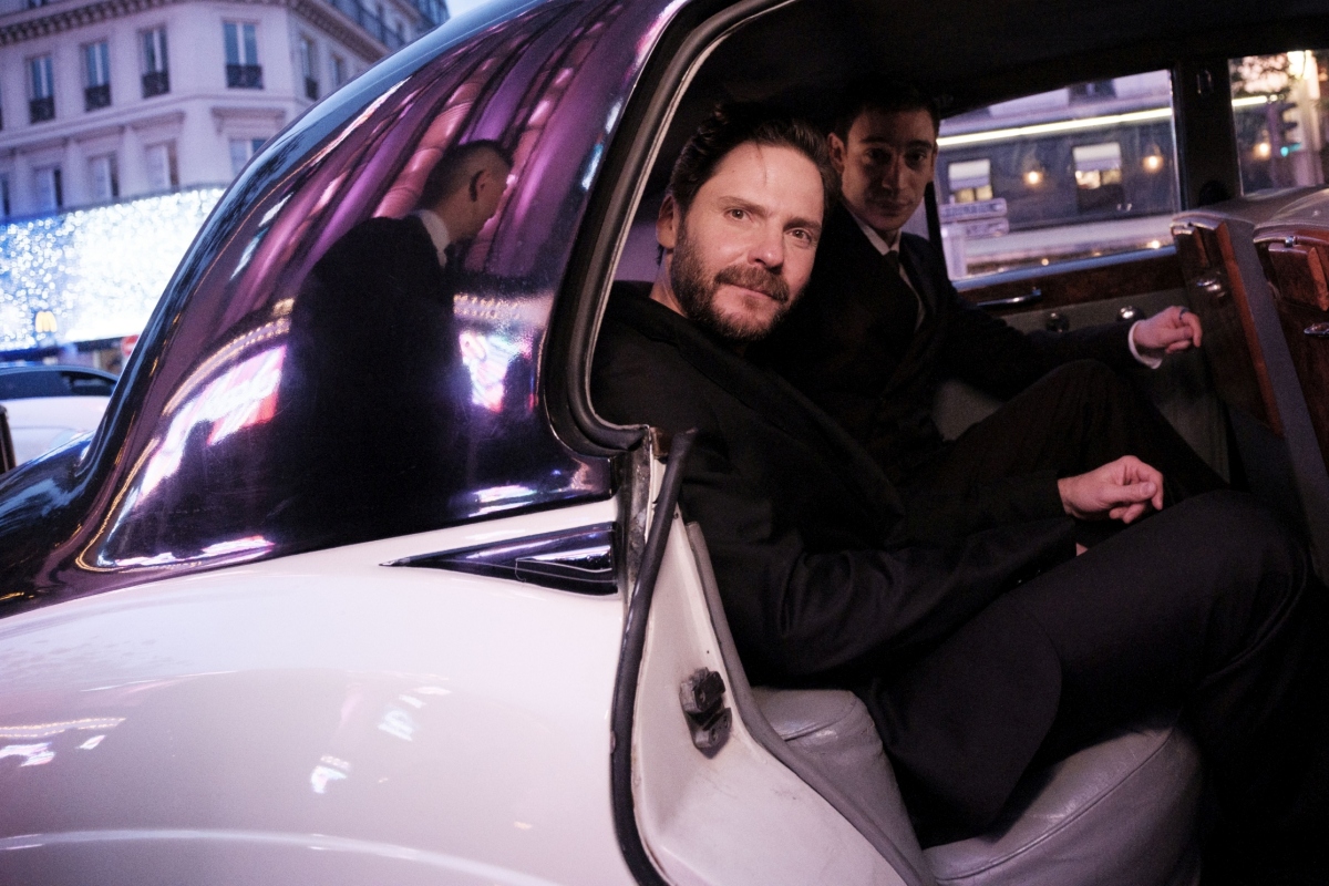 Herec Daniel Brühl na premiére seriálu Becoming Karl Lagerfeld. 