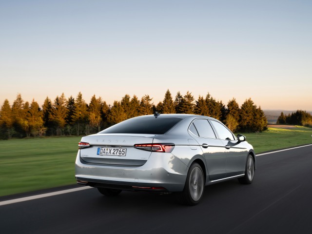 Škoda Superb Liftback - jazdy 2024