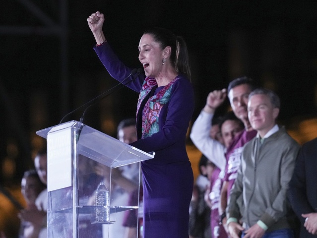Claudia Sheinbaumová, Mexiko, Zocalo
