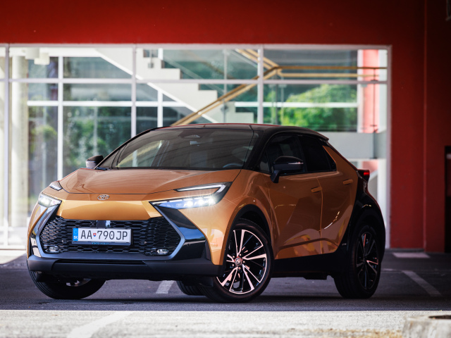 Toyota C-HR 2,0 Hybrid AWD-i - test 2024