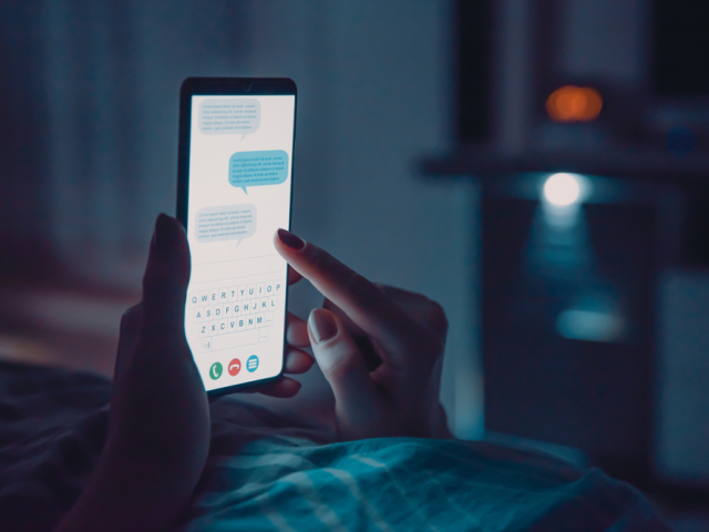mobil, noc, modré svetlo,