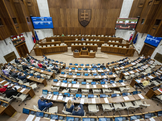 NR SR, parlament