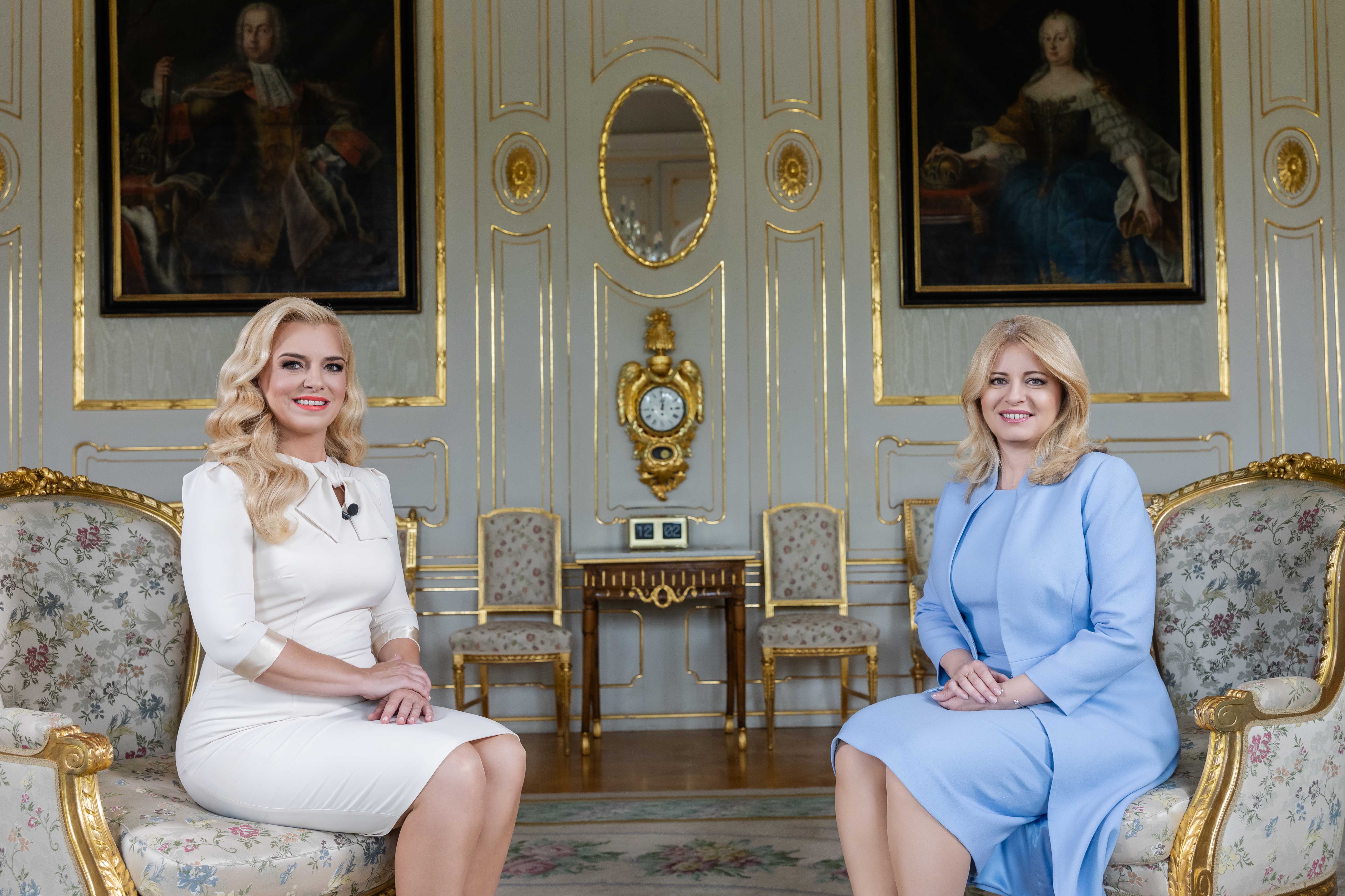 Moderátorka Zlatica Švajdová Puškárová a prezidentka SR Zuzana Čaputová.