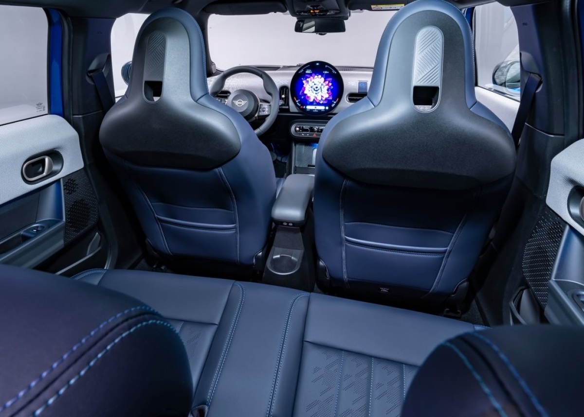 Mini Cooper S 5-door 11
