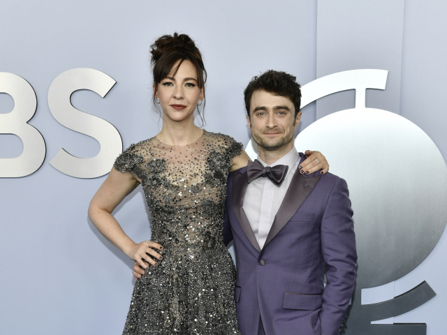 Herec Daniel Radcliffe a jeho snúbenica Erin Darke.