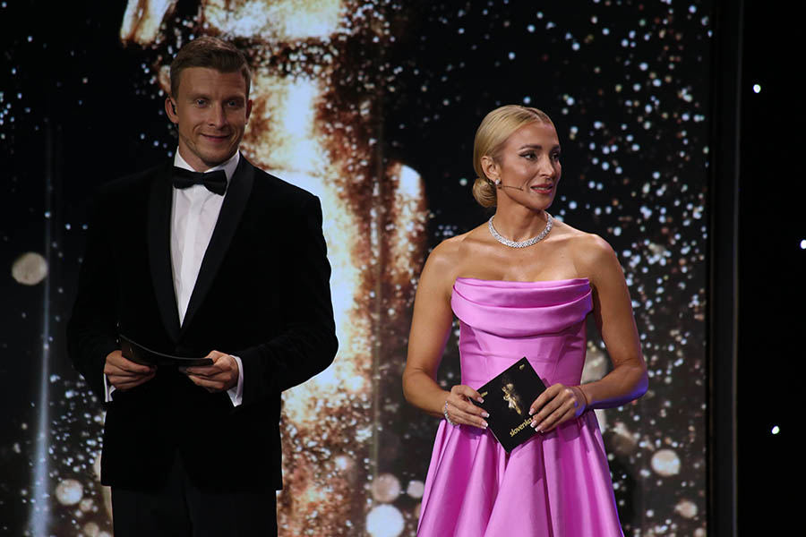 Slovenka roka 2024: Slávnostným galavečerom spevádzali Juraj Bača a Simona Simanová.