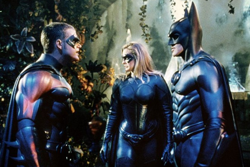 Chris O'Donnell, Alicia Silverstone a George Clooney vo filme Batman a Robin.