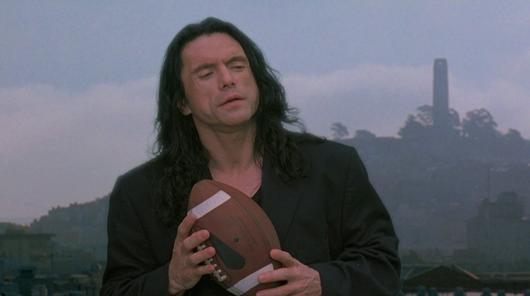 Tommy Wiseau vo filme The Room.