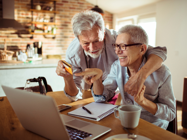 seniori, dôchodcovia, manželia, nákup, online, laptop