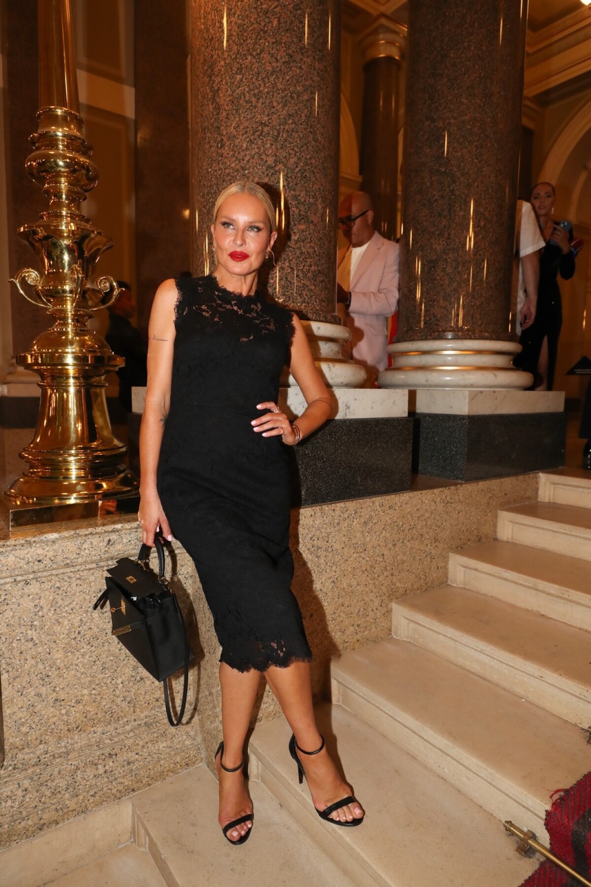 883512655 Simona Krainová