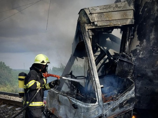 Nehoda, zrážka, vlak, autobus, nové zámky