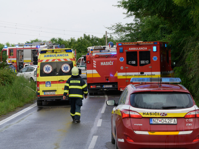 SR nehoda zrážka autobus vlak mŕtvi NRX