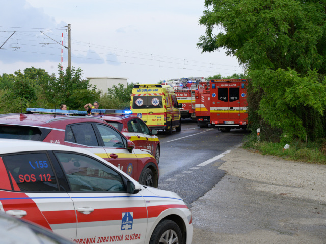 SR nehoda zrážka autobus vlak mŕtvi NRX