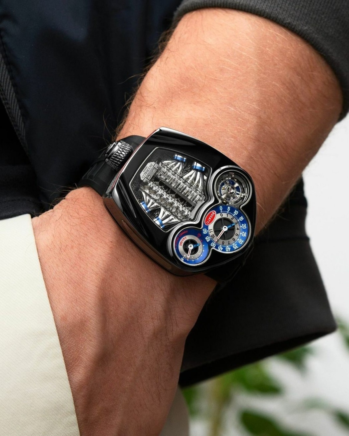 Bugatti Tourbillon - hodinky s motorom V16