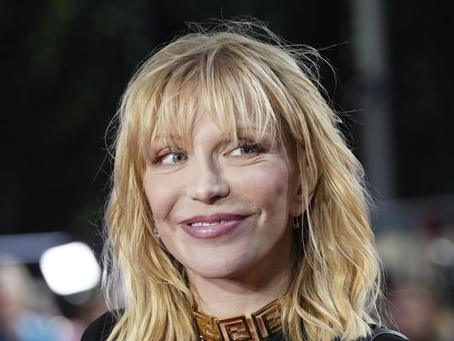 Speváčka a herečka Courtney Love na zábere z roku 2022. 