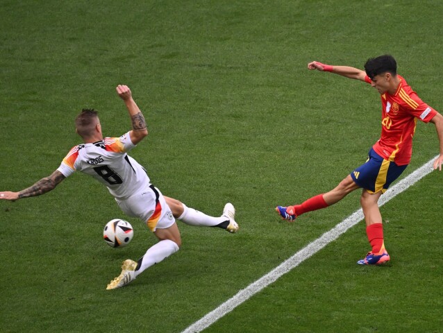 Toni Kroos, Pedri