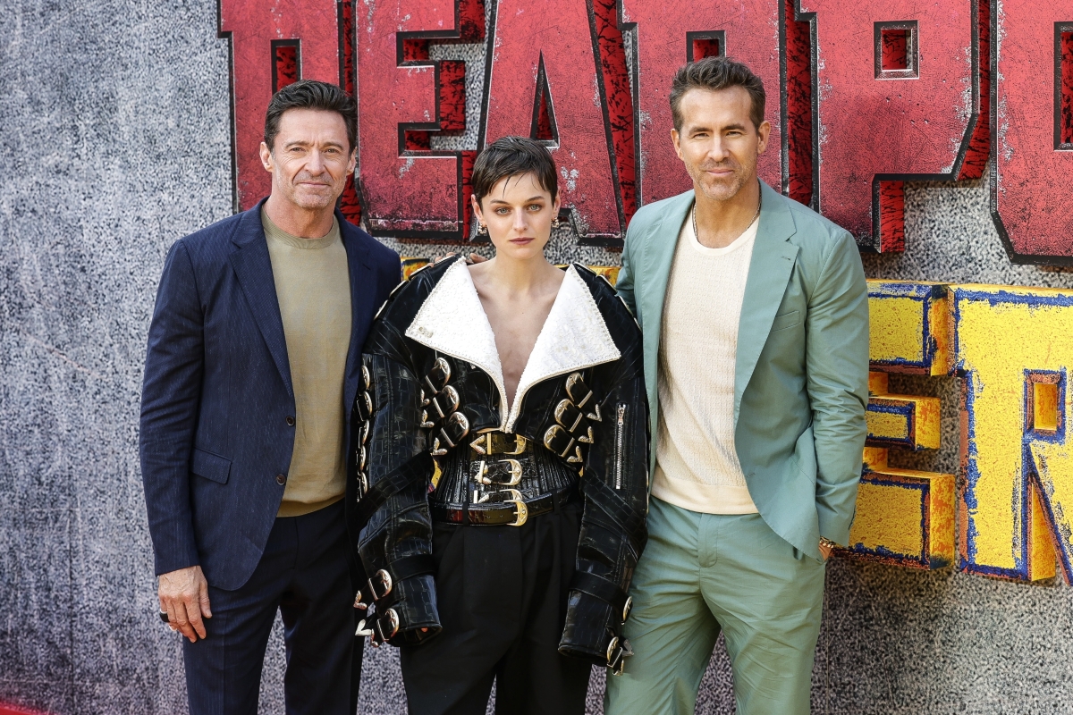 Hugh Jackman, Emma Corrin a Ryan Reynolds