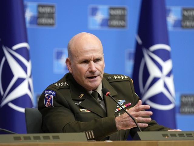 Vrchný veliteľ spojeneckých vojsk NATO v Európe Christopher Cavoli