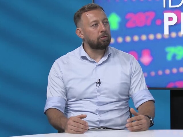 Jaroslav Krajňák, Ide o peniaze