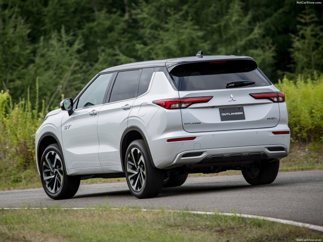 Mitsubishi Outlander - 2024