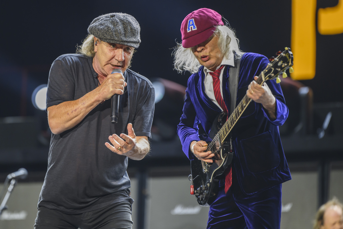 Cez Bratislavu sa prevalilo rockové peklo, show AC/DC. Ste naladení ...