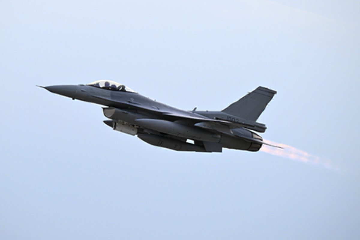 Slovenska F-16 na letisku Kuchyna