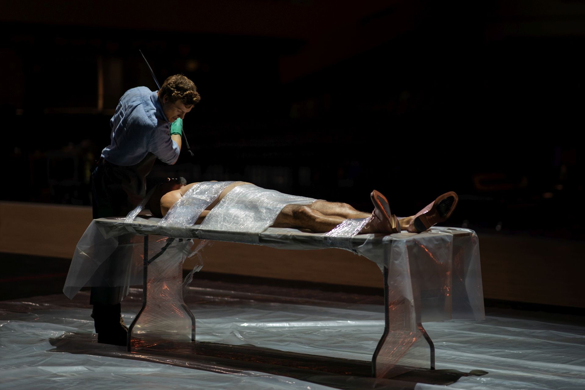 Patrick Gibson ako Dexter Morgan v novinke Dexter: Original Sin.