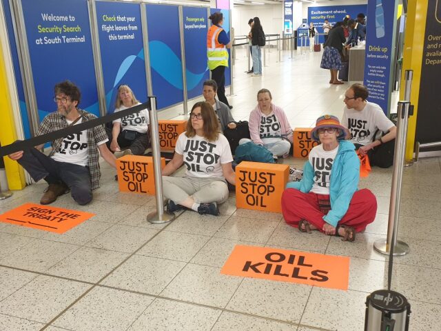 klimatickí aktivisti, gatwick