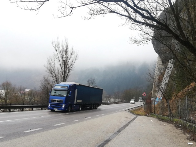 Strečno, cesta