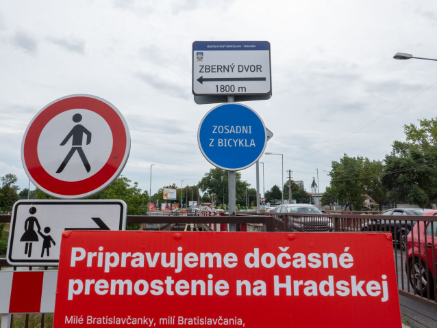 most Vrakuňa, Hradská,