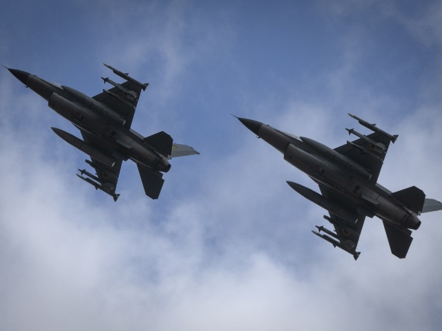F-16 / Stíhačka /