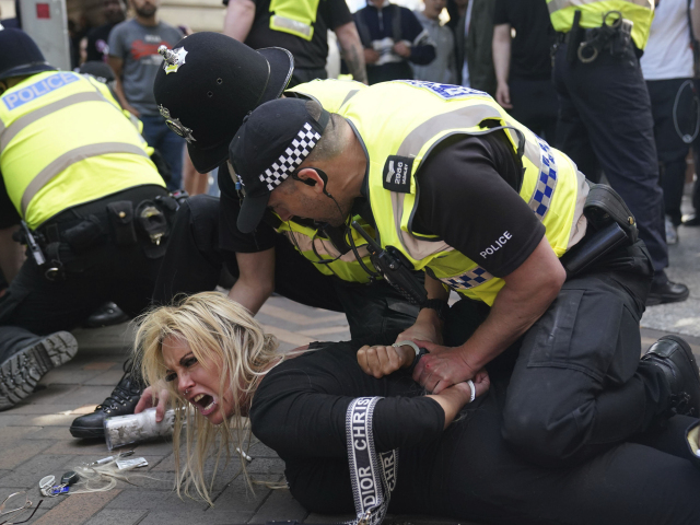 Británia, protesty