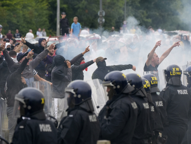 Británia, protesty