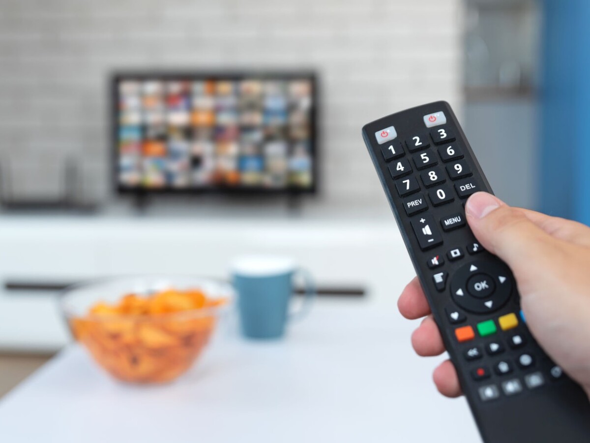diaľkový ovládač, televízia, streamovacie služby