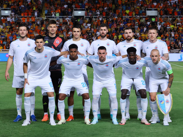 01. Apoel - Slovan