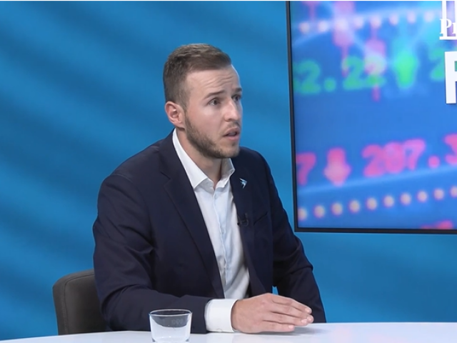 Patrik Szabó, Ide o peniaze
