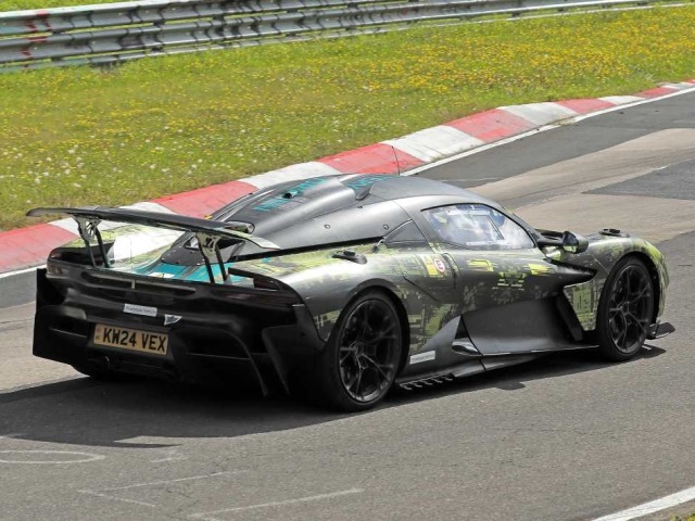 Aston Martin Valhala - prototyp na Nurburgringu