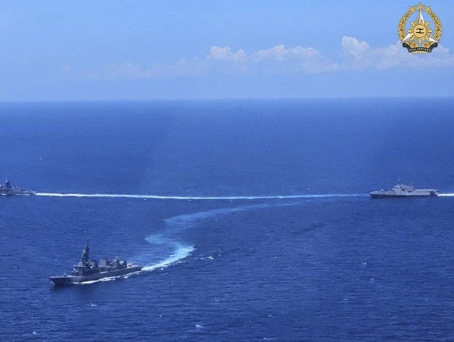 Loď / Loď / Navy / USS Mobile /  JS Akebono / HMAS Warramunga /