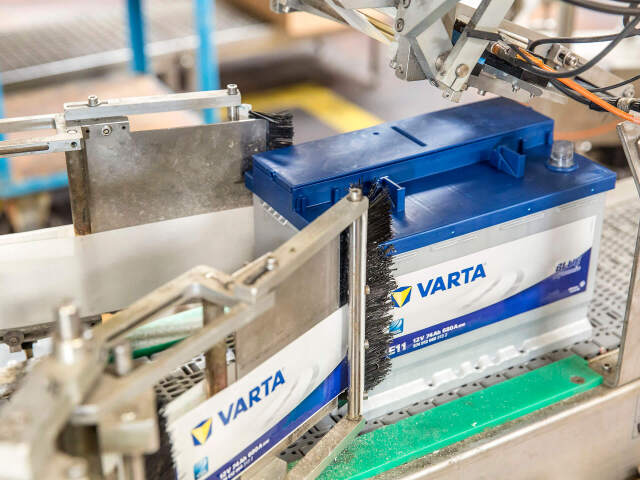 42 UK VARTA-Blue-Dynamic-AGM-in-factory