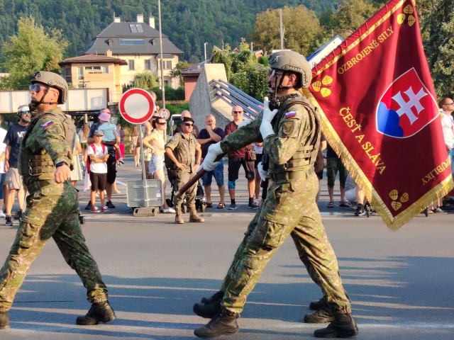 vojaci, vojenská prehliadka, generálka, Banská Bystrica