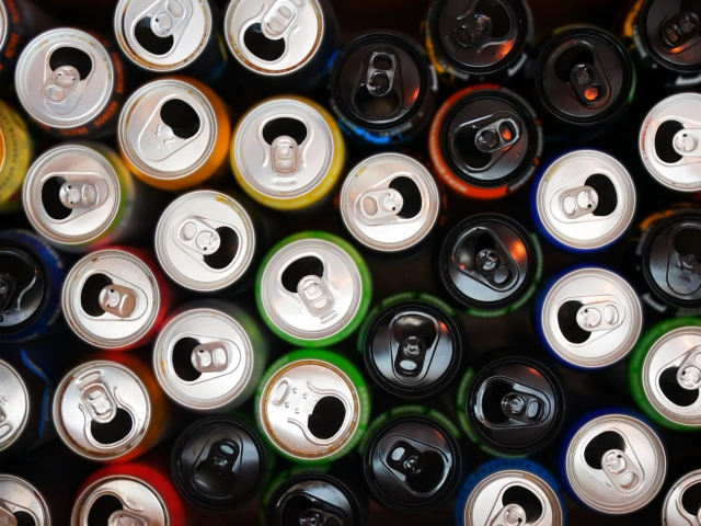 energy drink, energetické nápoje, plechovky