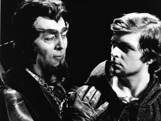 Ondrej Malachovský ako Mefisto a Peter Dvorský ako Faust v opere Faust a Margaréta