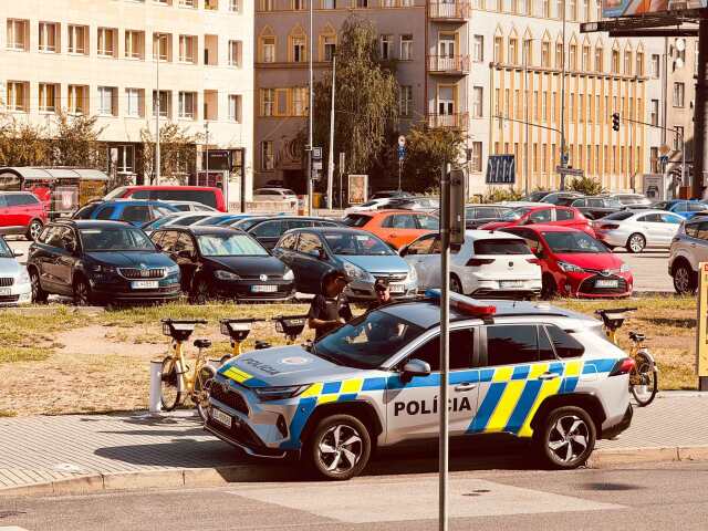 Protest policajtov / Policajné auto /