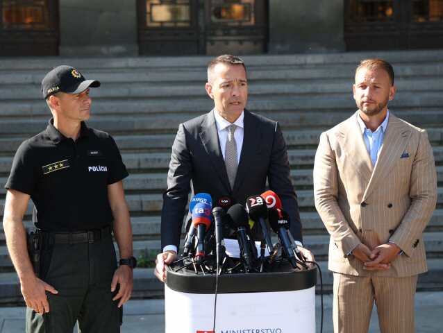 Viceprezident PZ Rastislav Polakovič, minister školstva Tomáš Drucker, minister vnútra Matúš Šutaj Eštok (obaja Hlas).