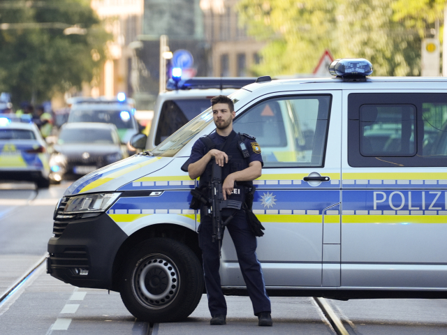 Nemecko Mníchov polícia podozrivý streľba