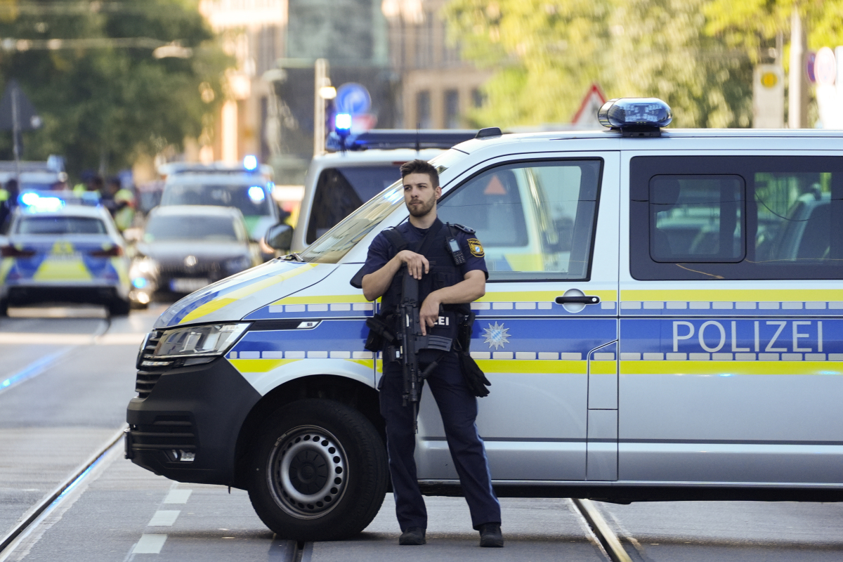 Nemecko Mníchov polícia podozrivý streľba