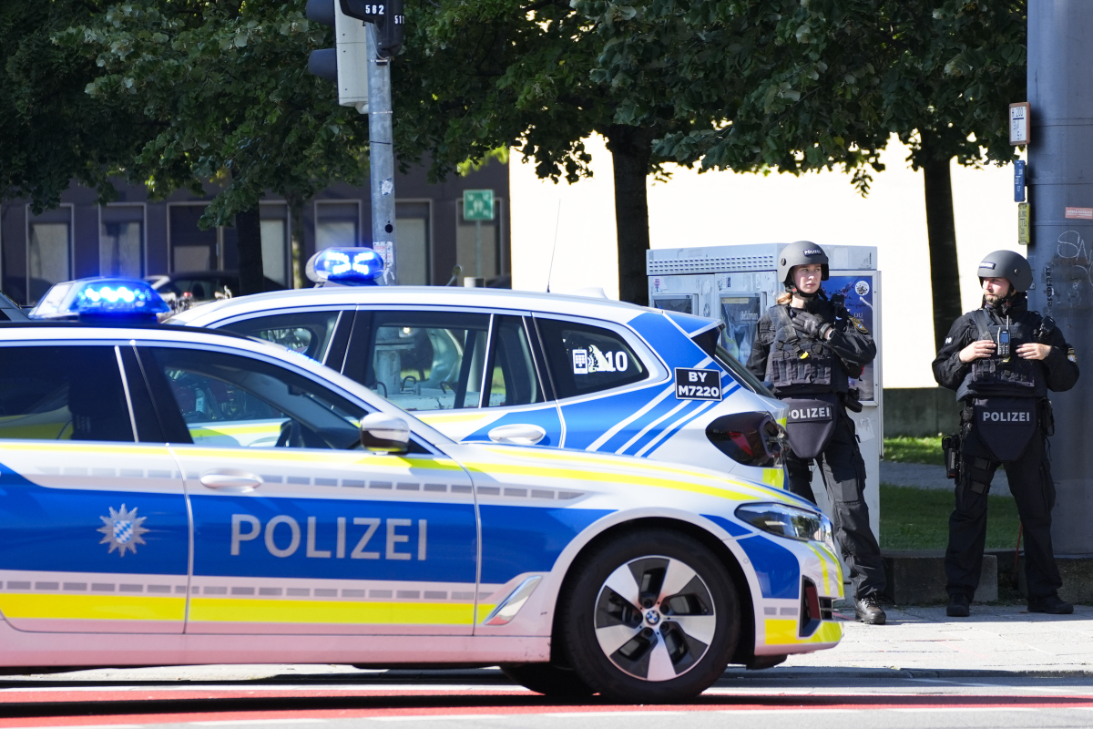 Nemecko Mníchov polícia podozrivý streľba