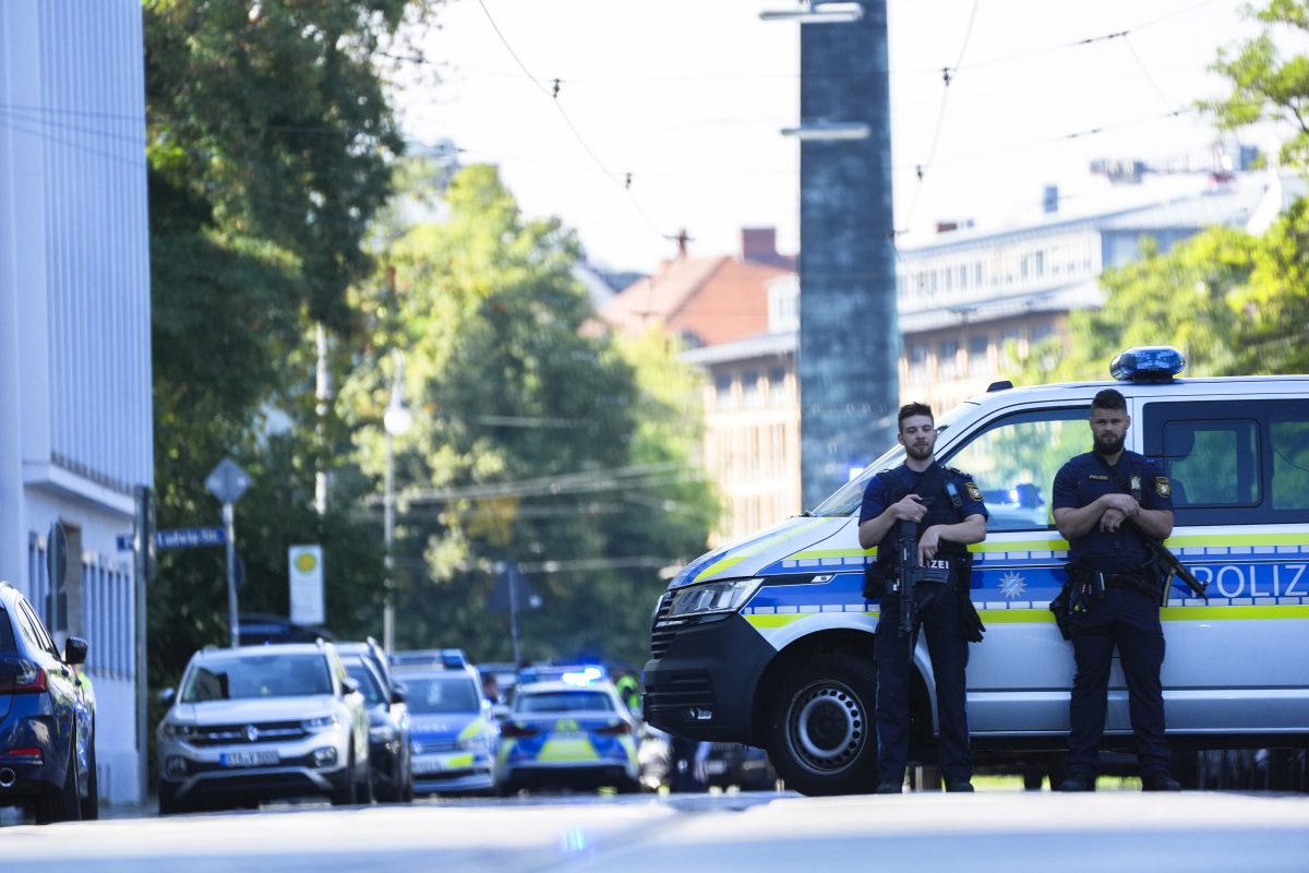 Nemecko Mníchov polícia podozrivý streľba