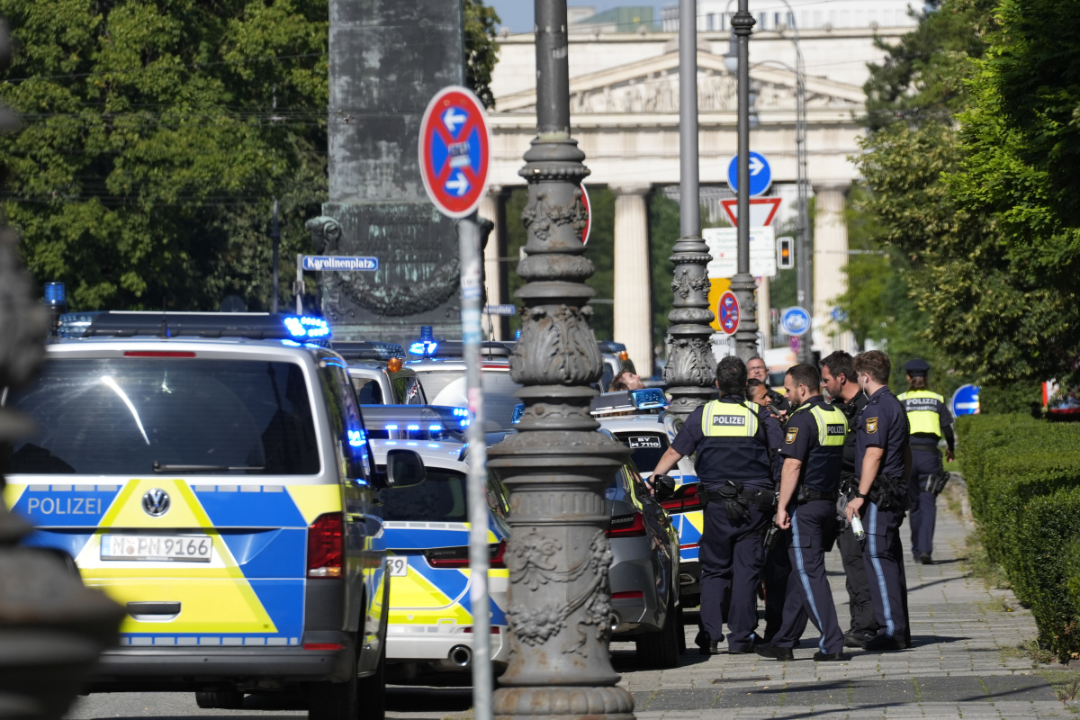 Nemecko Mníchov polícia podozrivý streľba